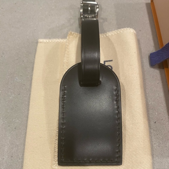 SOLD 🚫 Louis Vuitton Mini Luggage Tag - Picture 4 of 7